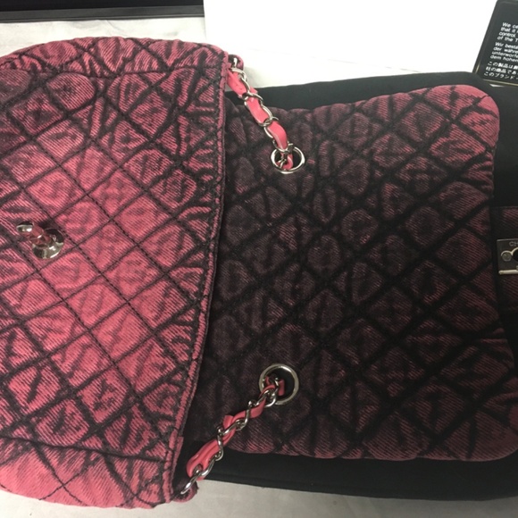 CHANEL VINTAGE PINK QUILTED DENIM SHOULDER BAG - Picture 6 of 9